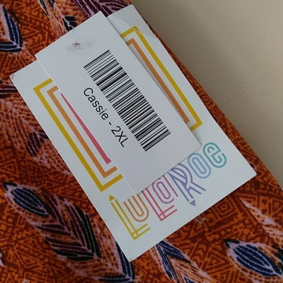 NWT LulaRoe Cassie Feather Print Pencil Skirt 2XL Burnt Orange Pattern - Picture 4 of 13